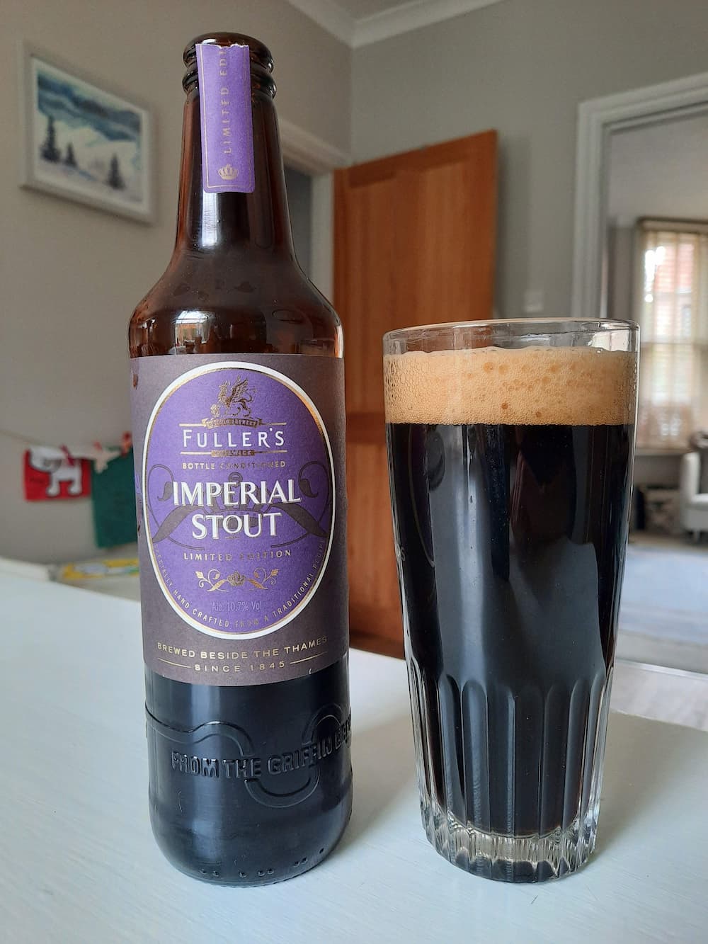 https://humebrew.com/content/images/2021/11/imperial-stout-beer-foam.jpg